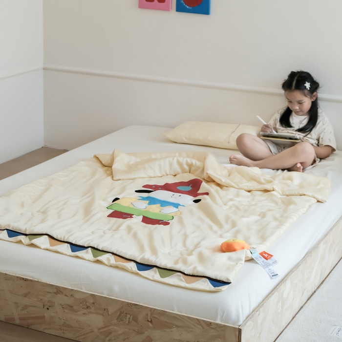 91家纺网 家纺一手货源 找家纺 喜多兔儿童家纺 2025新款小惊喜儿童蚕丝蛋白天丝抗菌夏凉被 黄色多彩小狗