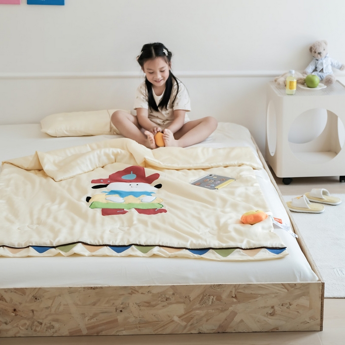 91家纺网 家纺一手货源 找家纺 喜多兔儿童家纺 2025新款小惊喜儿童蚕丝蛋白天丝抗菌夏凉被 黄色多彩小狗