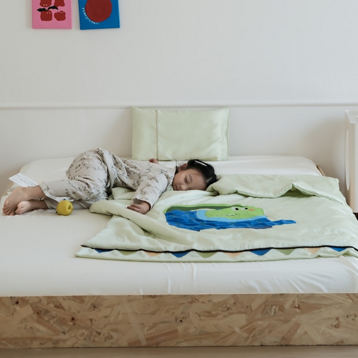 91家纺网 家纺一手货源 找家纺 喜多兔儿童家纺 2025新款小惊喜儿童蚕丝蛋白天丝抗菌夏凉被 绿色萌萌恐龙