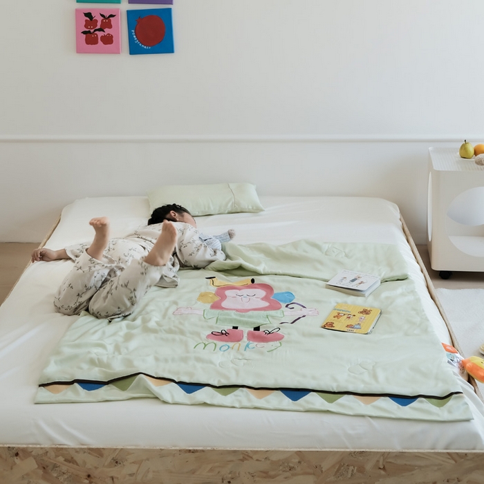 91家纺网 家纺一手货源 找家纺 喜多兔儿童家纺 2025新款小惊喜儿童蚕丝蛋白天丝抗菌夏凉被 绿色微笑小猴
