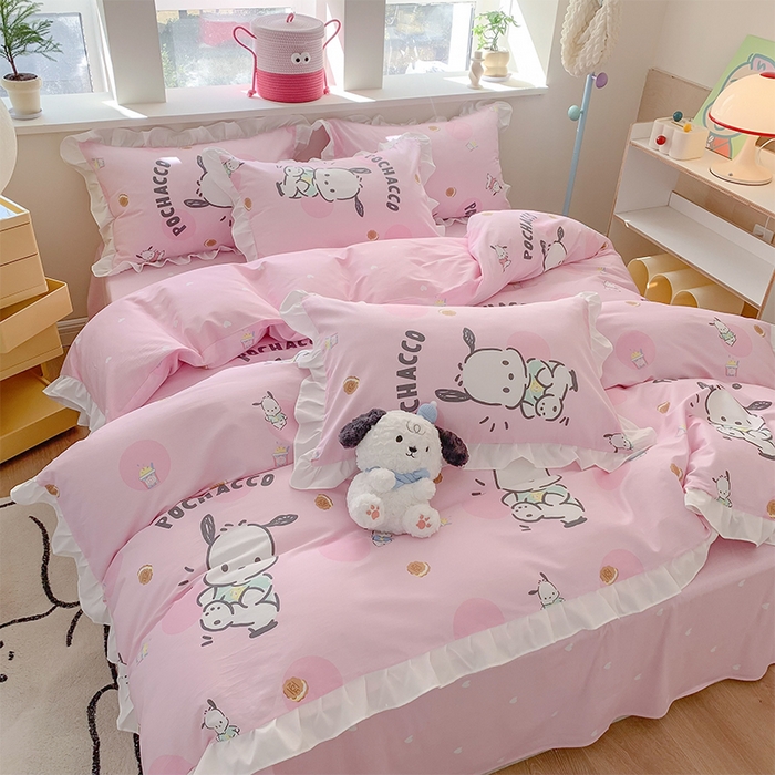 91家纺网 家纺一手货源 找家纺 玉元坊 2025年5月新品 三丽鸥花边被套全棉床单纯棉床裙床笠三四件套-帕恰狗系列 开心帕恰狗【花边款式】