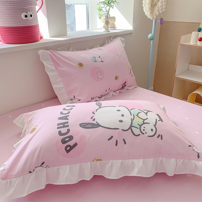 91家纺网 家纺一手货源 找家纺 玉元坊 2025年5月新品 三丽鸥花边被套全棉床单纯棉床裙床笠三四件套-帕恰狗系列 开心帕恰狗【花边款式】