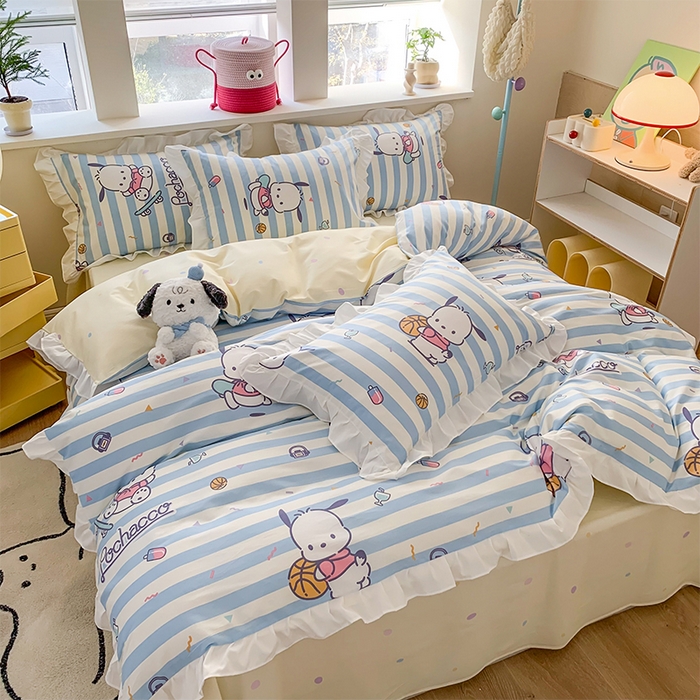 91家纺网 家纺一手货源 找家纺 玉元坊 2025年5月新品 三丽鸥花边被套全棉床单纯棉床裙床笠三四件套-帕恰狗系列 条纹帕恰狗【花边款式】