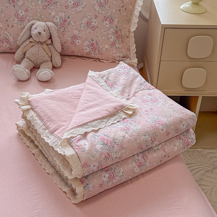 91家纺网 家纺一手货源 找家纺 芯贝儿 2025新款全m花边木m邹邹双层纱水洗m夏被四件套 爱如星辰