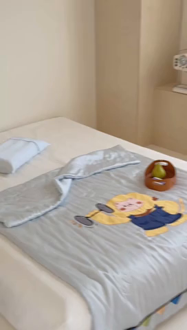 91家纺网 家纺一手货源 找家纺 喜多兔儿童家纺 2025新款小惊喜儿童蚕丝蛋白天丝抗菌夏凉被 灰蓝色运动小狮子