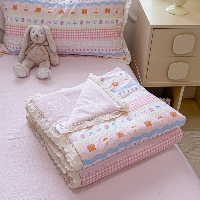 91家纺网 家纺一手货源 找家纺 芯贝儿 2025新款全m花边木m邹邹双层纱水洗m夏被四件套 草莓蛋糕