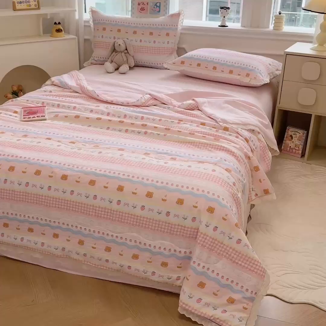 91家纺网 家纺一手货源 找家纺 芯贝儿 2025新款全m花边木m邹邹双层纱水洗m夏被四件套 草莓蛋糕