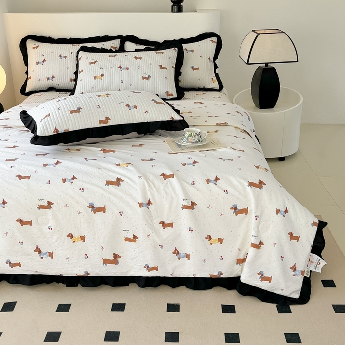 91家纺网 家纺一手货源 找家纺 2025新款同田床盖夏被四件套 腊肠小狗