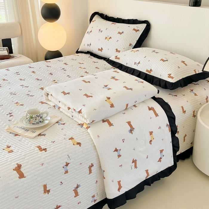 91家纺网 家纺一手货源 找家纺 2025新款同田床盖夏被四件套 腊肠小狗