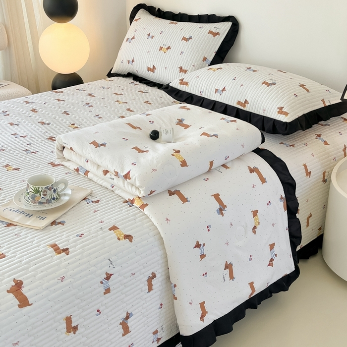 91家纺网 家纺一手货源 找家纺 2025新款同田床盖夏被四件套 腊肠小狗