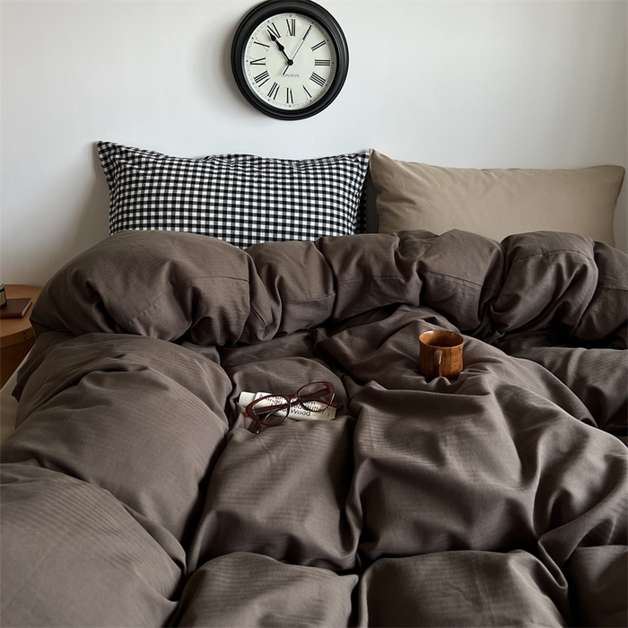 91家纺网 家纺一手货源 找家纺 蜜宿 2025新款全棉人字纹四件套-生巧慕斯 生巧慕斯（黑小格混搭奶咖）