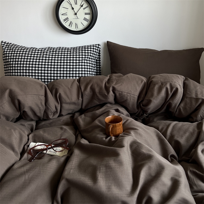 91家纺网 家纺一手货源 找家纺 蜜宿 2025新款全棉人字纹四件套-生巧慕斯 生巧慕斯（黑小格混搭深棕）