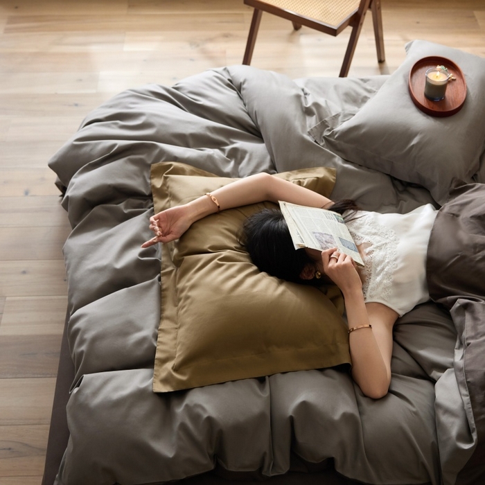 91家纺网 家纺一手货源 找家纺 天幕 2025新款60s素色双拼四件套 陨石拿铁