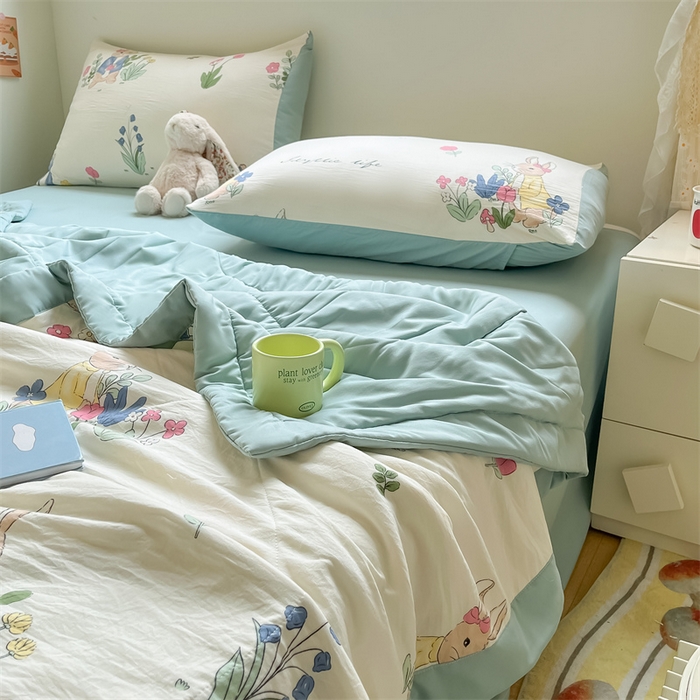 91家纺网 家纺一手货源 找家纺 咏绒家纺工厂店 2025新款A类云朵棉棉花夏被被子被芯 爱丽丝-蓝