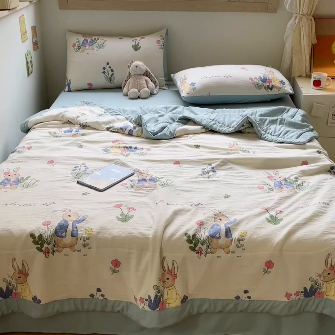 91家纺网 家纺一手货源 找家纺 咏绒家纺工厂店 2025新款A类云朵棉棉花夏被被子被芯 爱丽丝-蓝