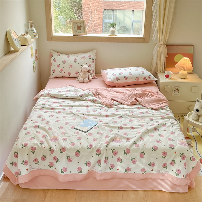 91家纺网 家纺一手货源 找家纺 咏绒家纺工厂店 2025新款A类云朵棉棉花夏被被子被芯 碧叶粉黛-粉