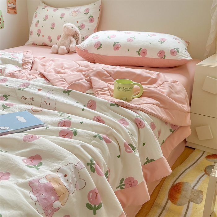 91家纺网 家纺一手货源 找家纺 咏绒家纺工厂店 2025新款A类云朵棉棉花夏被被子被芯 碧叶粉黛-粉