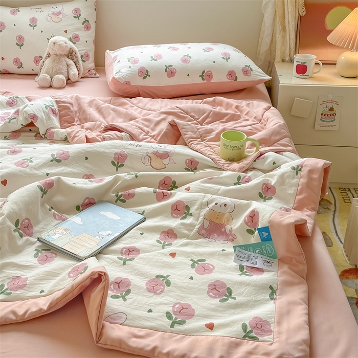 91家纺网 家纺一手货源 找家纺 咏绒家纺工厂店 2025新款A类云朵棉棉花夏被被子被芯 碧叶粉黛-粉