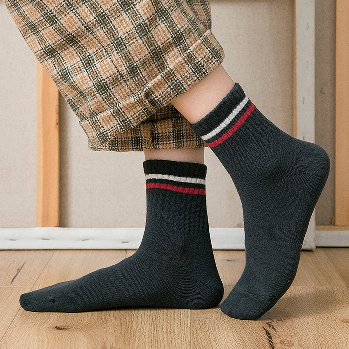 91家纺网 家纺一手货源 找家纺 【女条纹直角中筒袜】2025新款日式无印女士运动休闲袜子良品女直角中筒袜学院风四季袜吸汗防臭