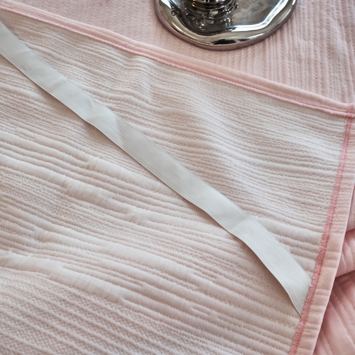 91家纺网 家纺一手货源 找家纺 席之家 2025新款高品质A类空气层可水洗凉感色织床单三件套-檀雅系列 檀雅-雾粉