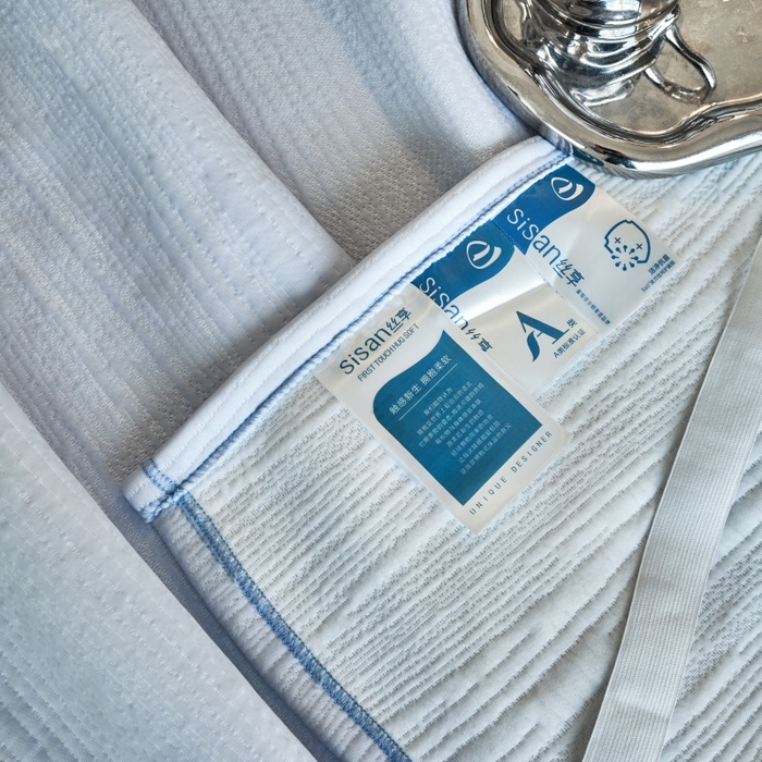 91家纺网 家纺一手货源 找家纺 席之家 2025新款高品质A类空气层可水洗凉感色织床单三件套-檀雅系列 檀雅-浅蓝