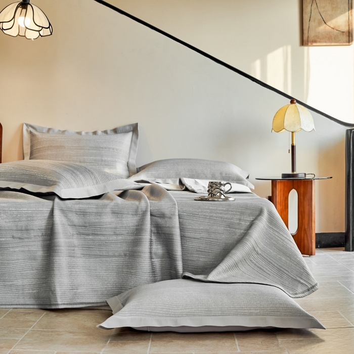 91家纺网 家纺一手货源 找家纺 席之家 2025新款高品质A类空气层可水洗凉感色织床单三件套-檀雅系列 檀雅-浅灰