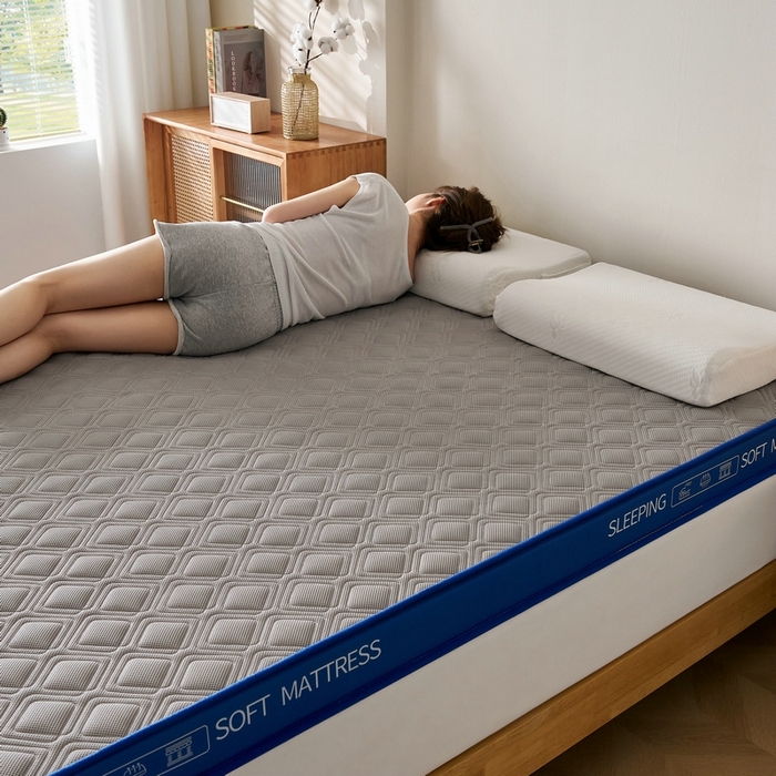 91家纺网 家纺一手货源 找家纺 锦丝钰床垫 2025新款双层网眼透气乳胶记忆棉床垫 静谧灰