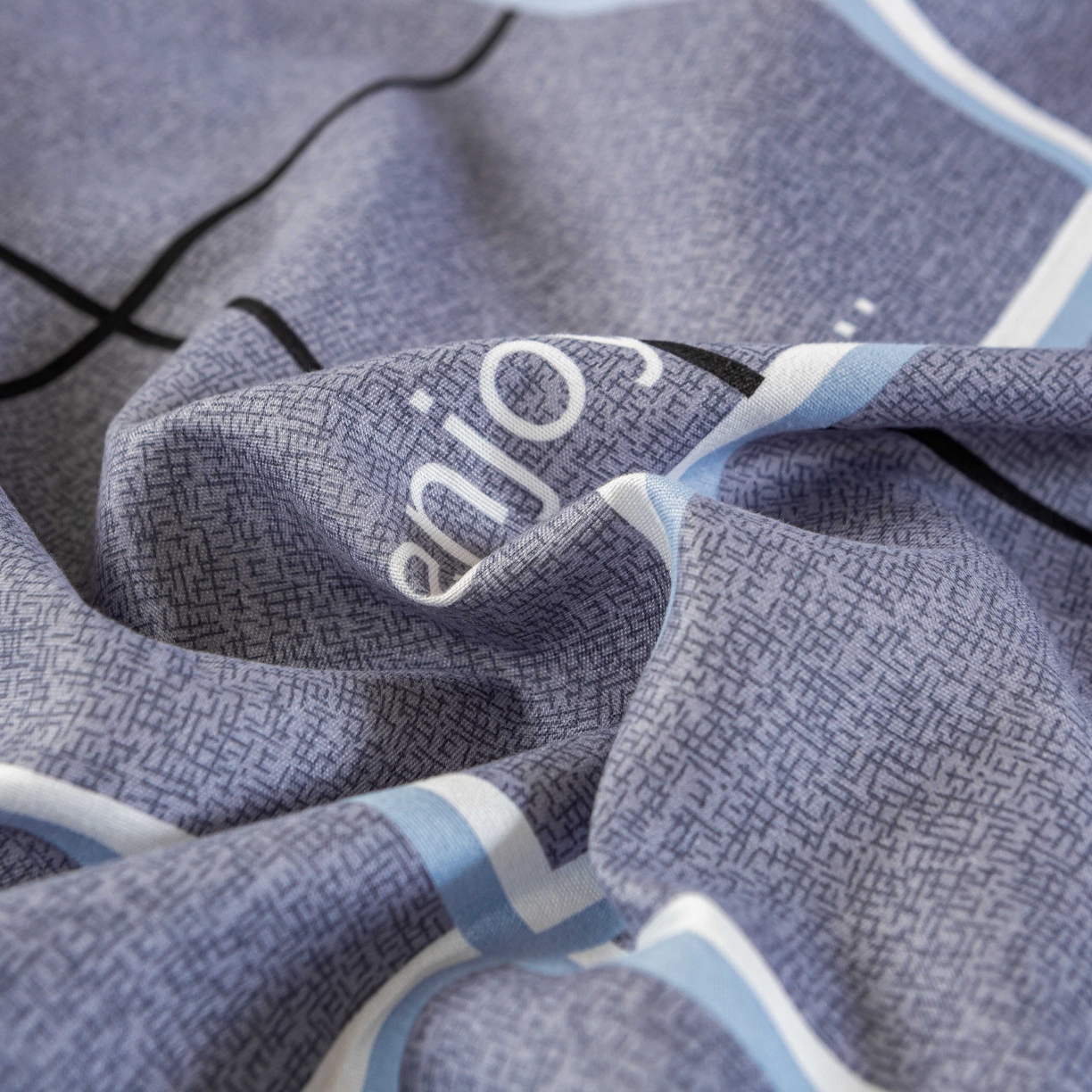 91家纺网 家纺一手货源 找家纺 上学郎家居 2025新款学生宿舍130克加厚磨毛三件套 轨迹