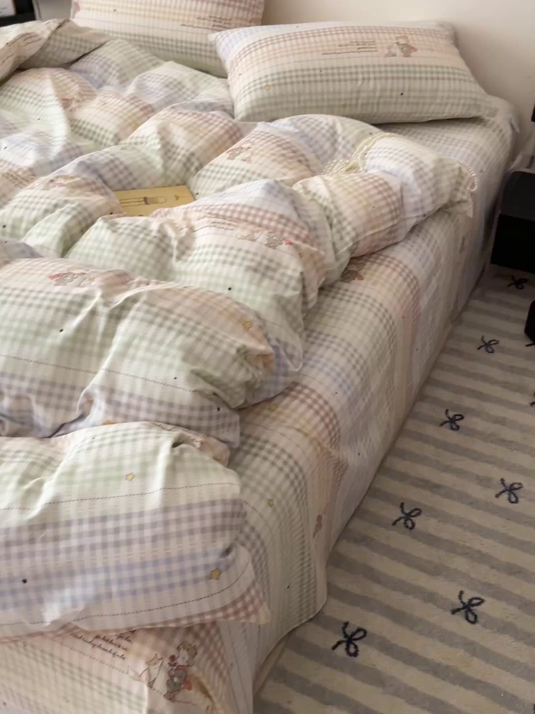 91家纺网 家纺一手货源 找家纺 耀悦家纺 2025新款简约无印风条纹格子纯棉四件套被套床单枕套床笠宿舍学生套件 小骑士