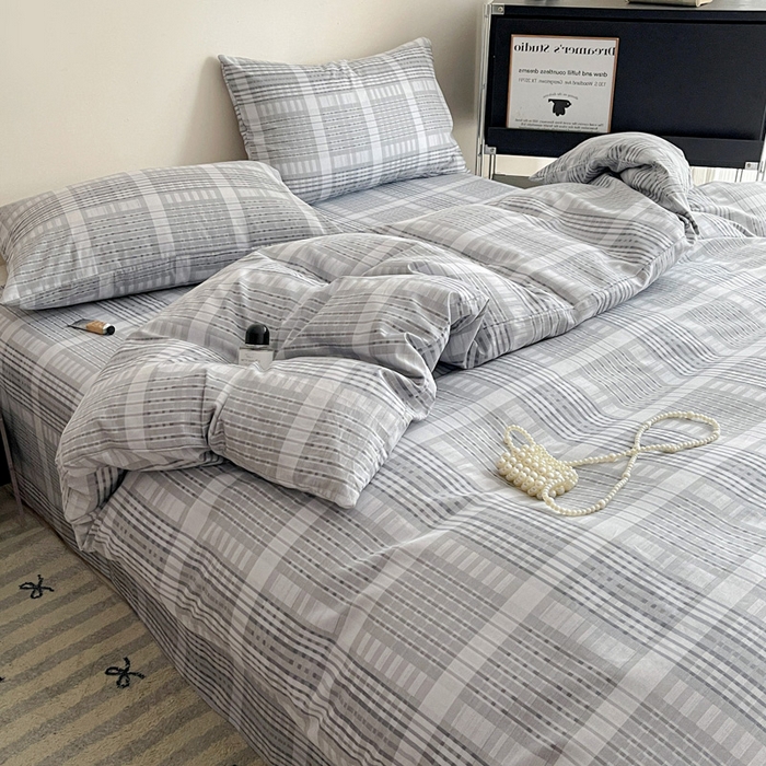 91家纺网 家纺一手货源 找家纺 耀悦家纺 2025新款简约无印风条纹格子纯棉四件套被套床单枕套床笠宿舍学生套件 优雅灰调