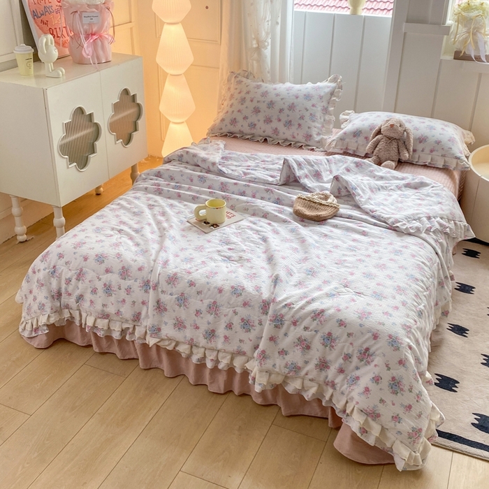 91家纺网 家纺一手货源 找家纺 富之航家纺 2025直播爆款公主风床盖夏被四件套 白玫瑰