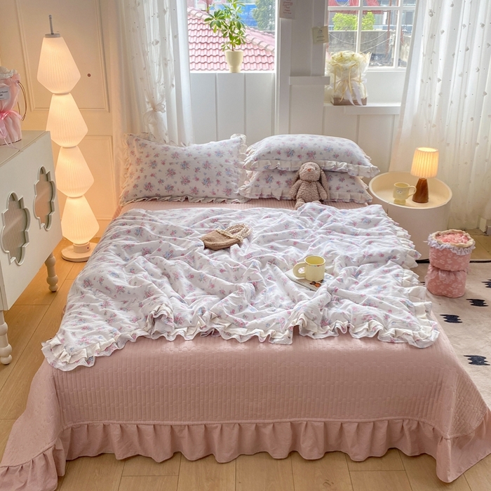 91家纺网 家纺一手货源 找家纺 富之航家纺 2025直播爆款公主风床盖夏被四件套 白玫瑰