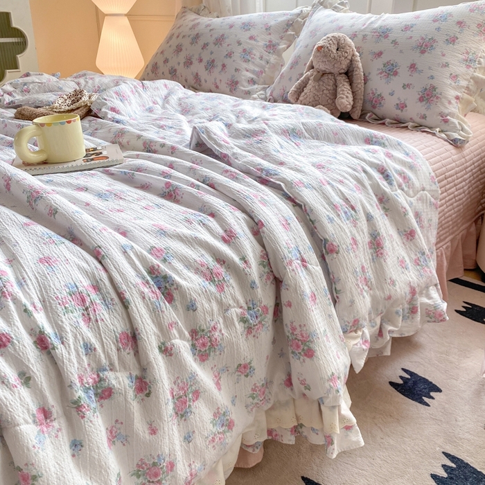 91家纺网 家纺一手货源 找家纺 富之航家纺 2025直播爆款公主风床盖夏被四件套 白玫瑰