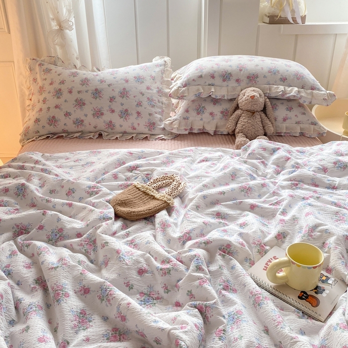 91家纺网 家纺一手货源 找家纺 富之航家纺 2025直播爆款公主风床盖夏被四件套 白玫瑰