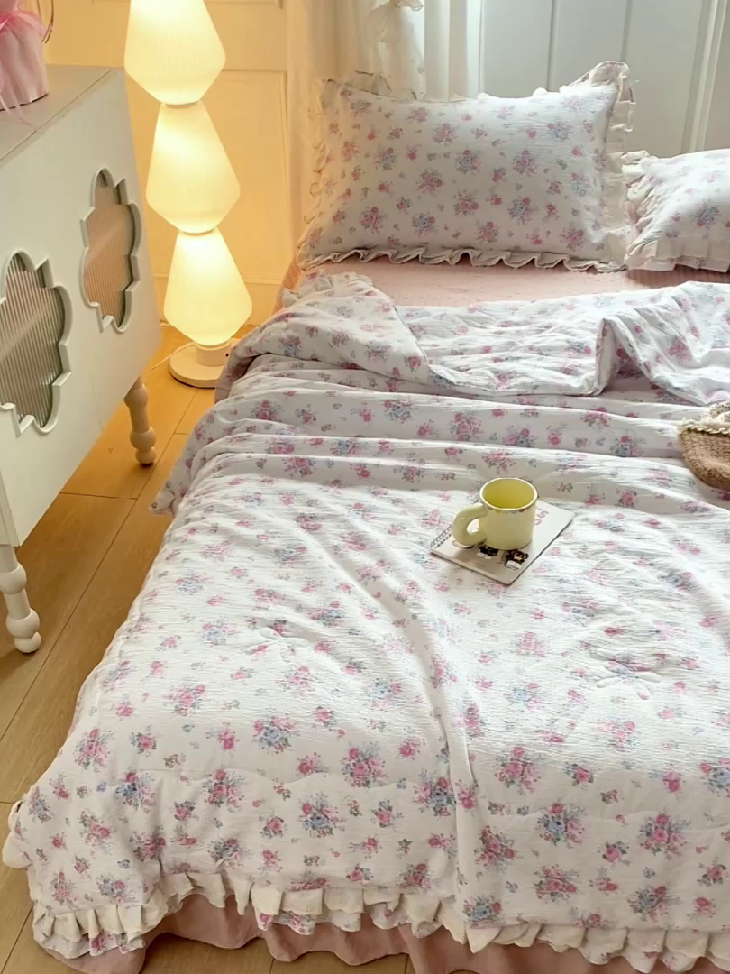 91家纺网 家纺一手货源 找家纺 富之航家纺 2025直播爆款公主风床盖夏被四件套 白玫瑰