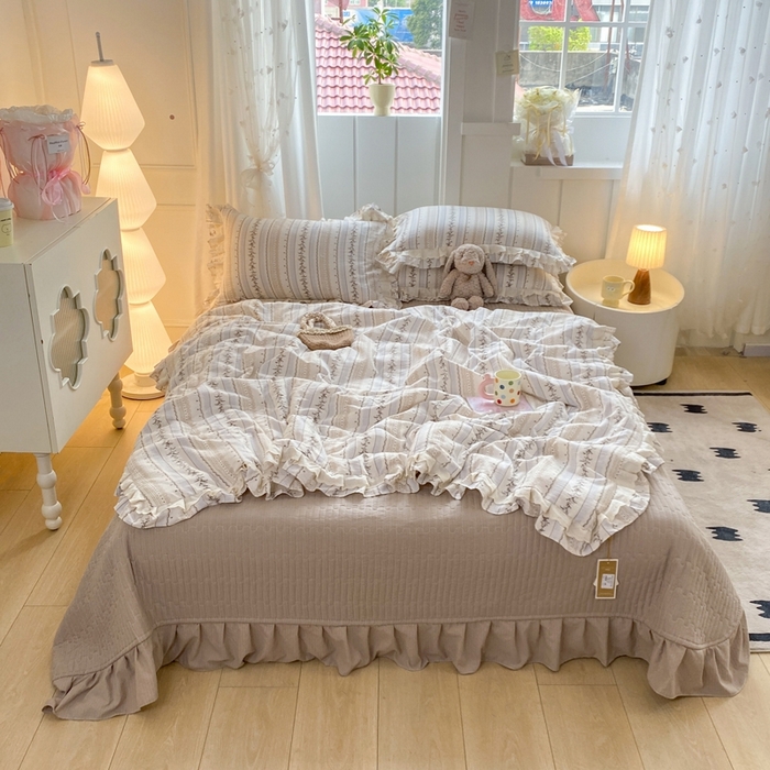 91家纺网 家纺一手货源 找家纺 富之航家纺 2025直播爆款公主风床盖夏被四件套 小城故事