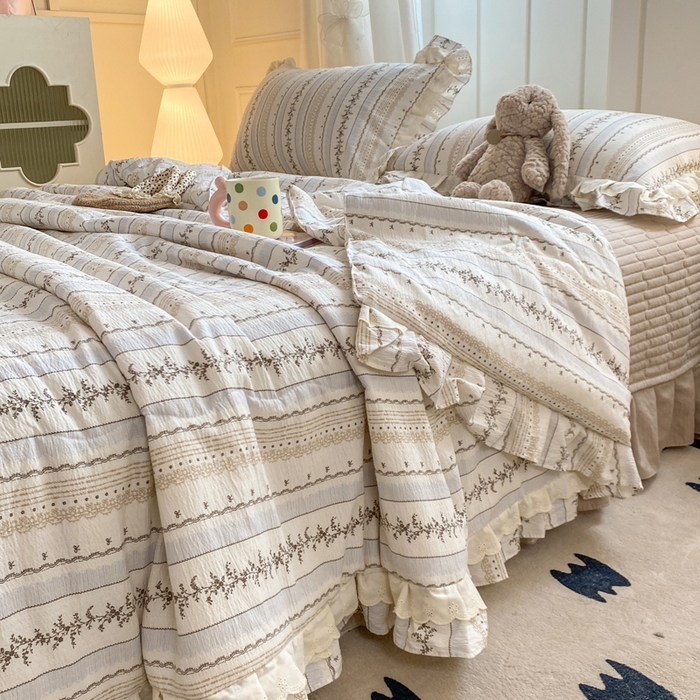 91家纺网 家纺一手货源 找家纺 富之航家纺 2025直播爆款公主风床盖夏被四件套 小城故事