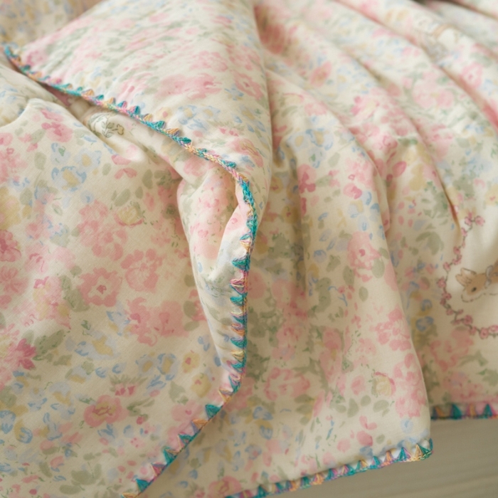 91家纺网 家纺一手货源 找家纺 洋铭区（原狠狠爱） 2025新款贝壳彩边双层纱夏被被子被芯 玉兔粉花