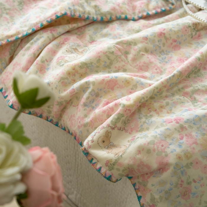 91家纺网 家纺一手货源 找家纺 洋铭区（原狠狠爱） 2025新款贝壳彩边双层纱夏被被子被芯 玉兔粉花