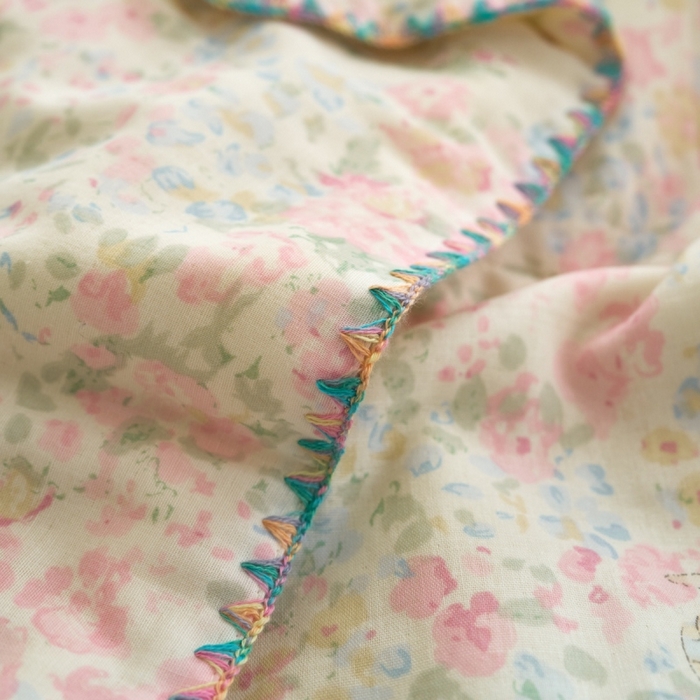 91家纺网 家纺一手货源 找家纺 洋铭区（原狠狠爱） 2025新款贝壳彩边双层纱夏被被子被芯 玉兔粉花