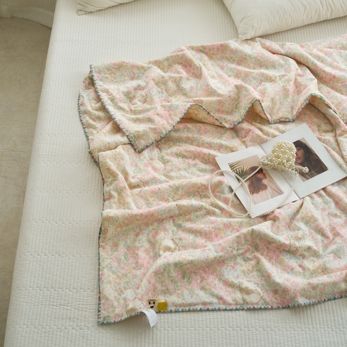 91家纺网 家纺一手货源 找家纺 洋铭区（原狠狠爱） 2025新款贝壳彩边双层纱夏被被子被芯 玉兔粉花