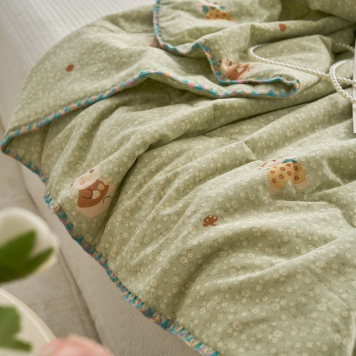 91家纺网 家纺一手货源 找家纺 洋铭区（原狠狠爱） 2025新款贝壳彩边双层纱夏被被子被芯 赖赖猪