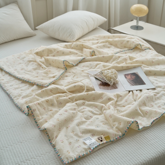 91家纺网 家纺一手货源 找家纺 洋铭区（原狠狠爱） 2025新款贝壳彩边双层纱夏被被子被芯 樱桃萌萌