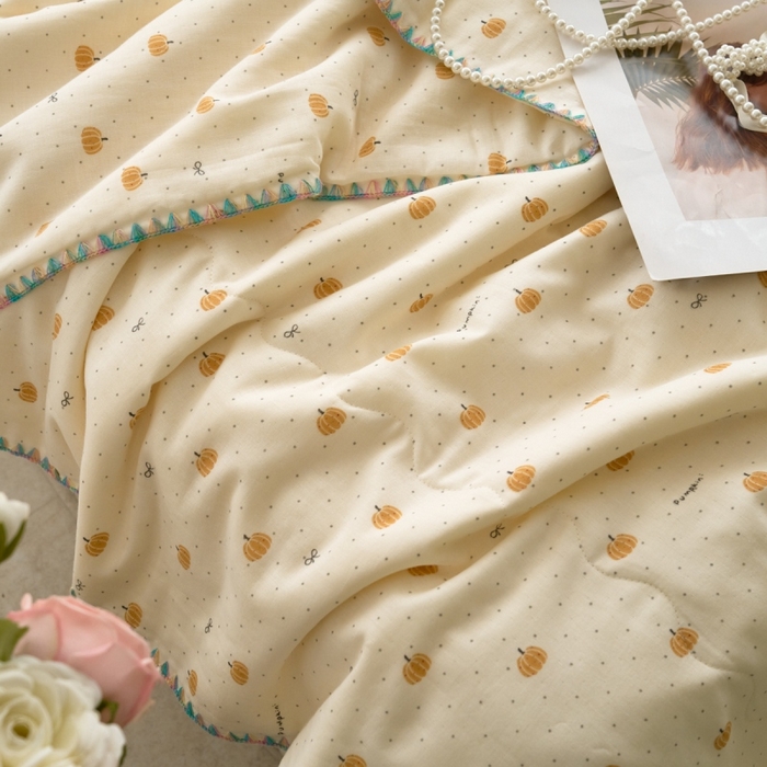 91家纺网 家纺一手货源 找家纺 洋铭区（原狠狠爱） 2025新款贝壳彩边双层纱夏被被子被芯 焦糖小南瓜