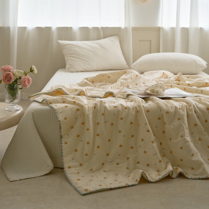 91家纺网 家纺一手货源 找家纺 洋铭区（原狠狠爱） 2025新款贝壳彩边双层纱夏被被子被芯 焦糖小南瓜