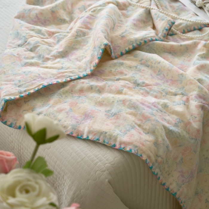 91家纺网 家纺一手货源 找家纺 洋铭区（原狠狠爱） 2025新款贝壳彩边双层纱夏被被子被芯 花开浪漫