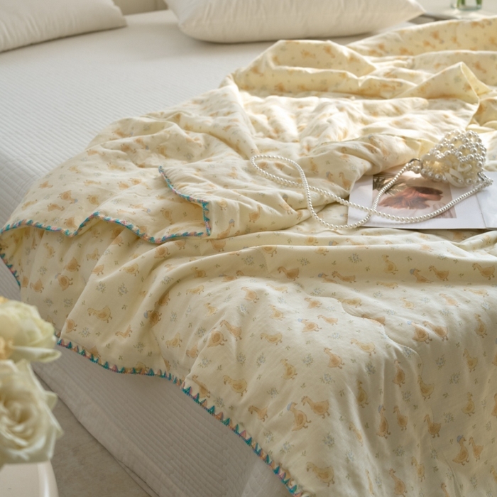 91家纺网 家纺一手货源 找家纺 洋铭区（原狠狠爱） 2025新款贝壳彩边双层纱夏被被子被芯 小黄鸭