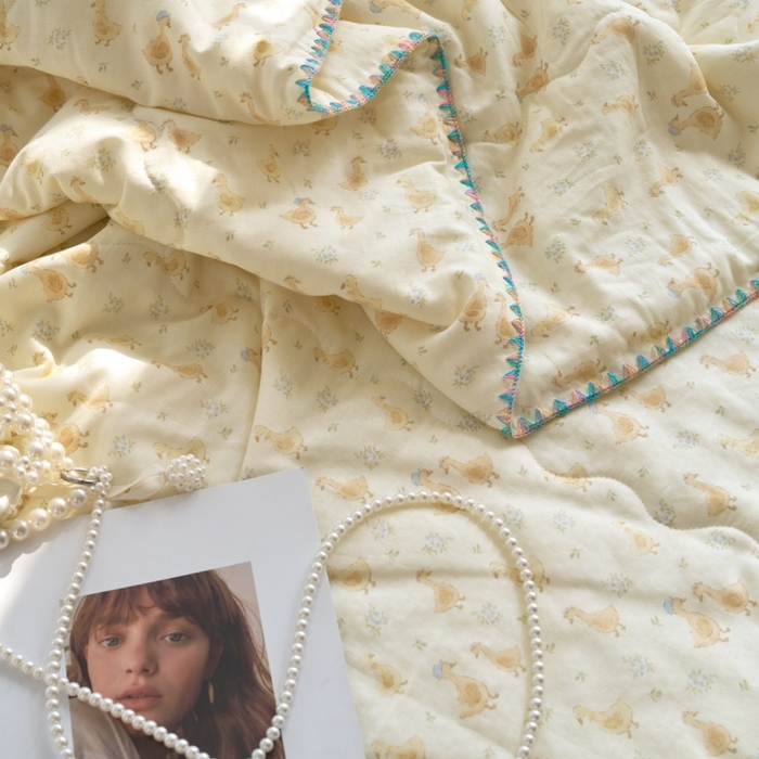 91家纺网 家纺一手货源 找家纺 洋铭区（原狠狠爱） 2025新款贝壳彩边双层纱夏被被子被芯 小黄鸭