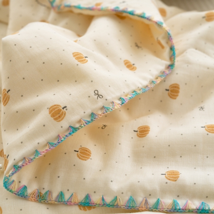 91家纺网 家纺一手货源 找家纺 洋铭区（原狠狠爱） 2025新款贝壳彩边双层纱夏被被子被芯 焦糖小南瓜