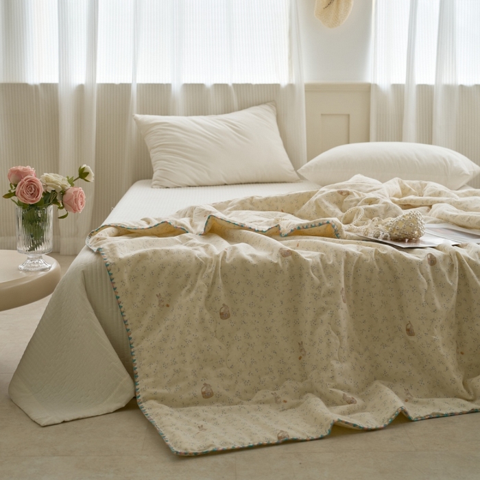 91家纺网 家纺一手货源 找家纺 洋铭区（原狠狠爱） 2025新款贝壳彩边双层纱夏被被子被芯 小苍兰